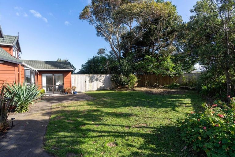 Photo of property in 19 Miro Road, Raumati South, Paraparaumu, 5032