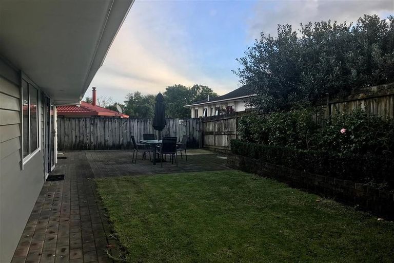 Photo of property in 2/11 Parramatta Place, Botany Downs, Auckland, 2010