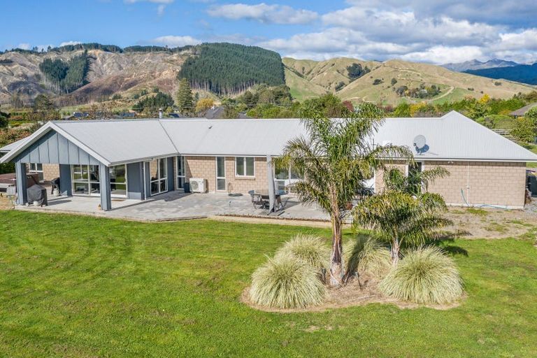 Photo of property in 76 Pohutukawa Drive, Levin, 5571