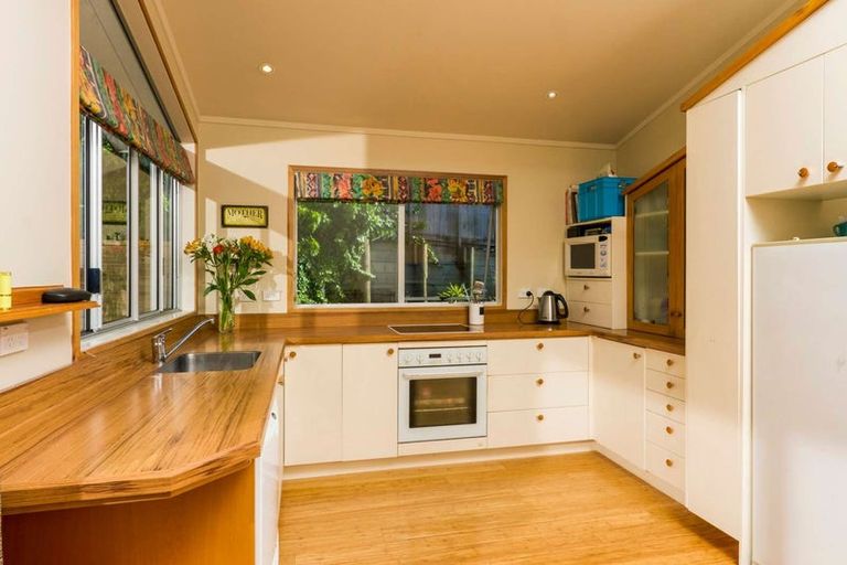 Photo of property in 3 Reynolds Place, Torbay, Auckland, 0630