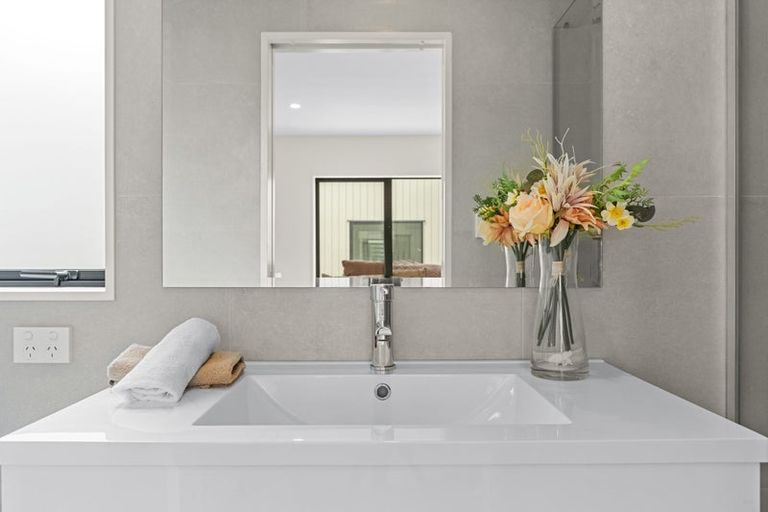 Photo of property in 133e Manuroa Road, Takanini, 2112