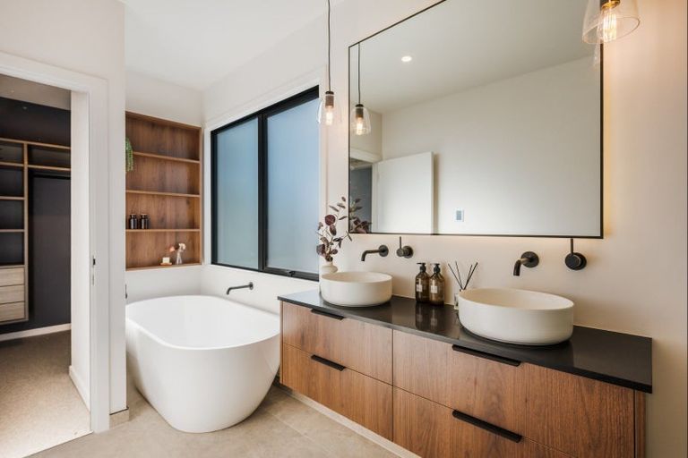 Photo of property in 18 Mason Street, Wanaka, 9305