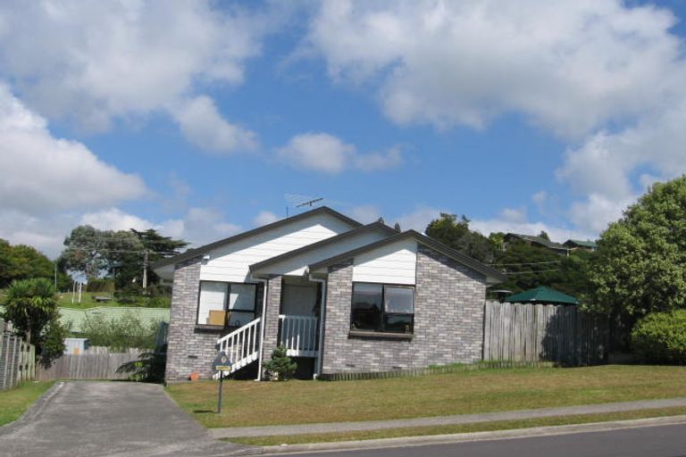 Photo of property in 10 Ian Sage Avenue, Torbay, Auckland, 0630