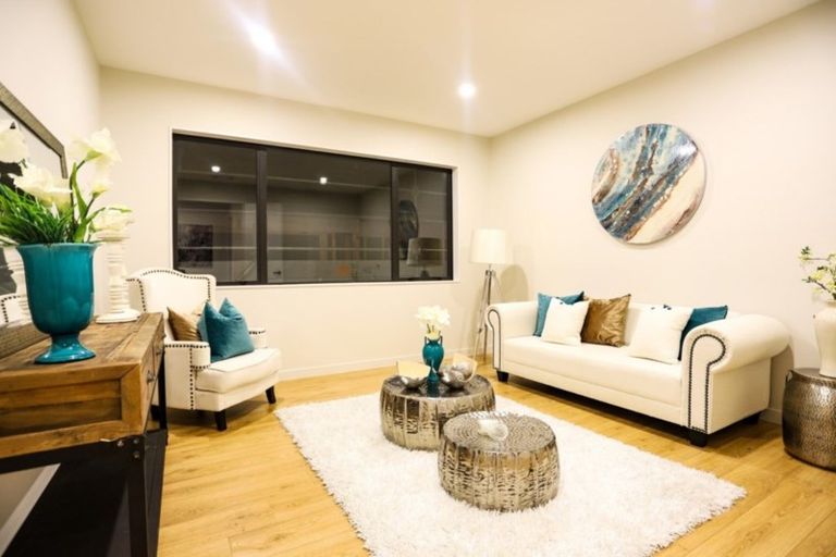 Photo of property in 32 Bine Crescent, Orewa, 0931