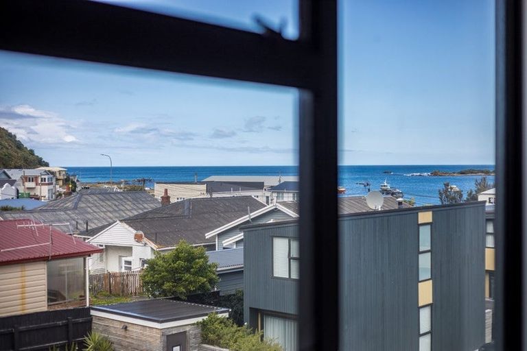 Photo of property in 12/20 Trent Street, Island Bay, Wellington, 6023