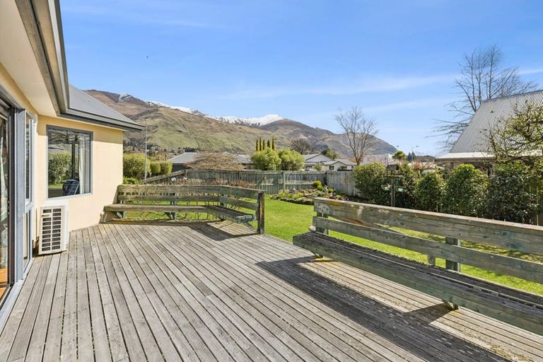 Photo of property in 26 Meadowstone Drive, Wanaka, 9305