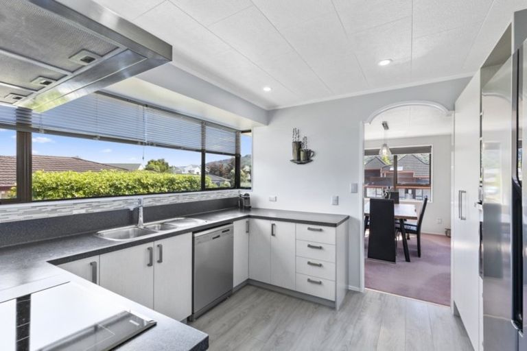 Photo of property in 32 Clearwater Terrace, Brown Owl, Upper Hutt, 5018