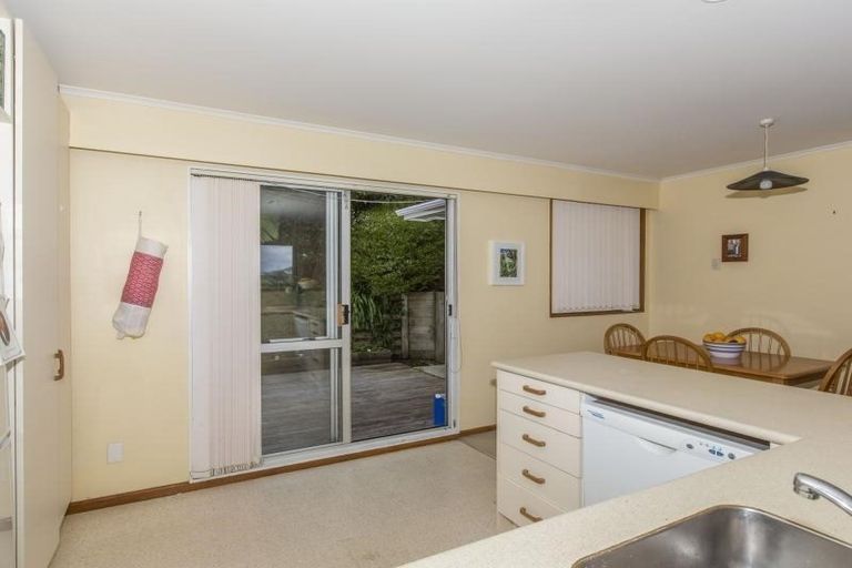 Photo of property in 89 Miromiro Road, Normandale, Lower Hutt, 5010