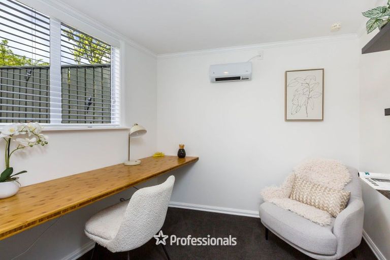 Photo of property in 6 Fendalton Crescent, Pinehaven, Upper Hutt, 5019