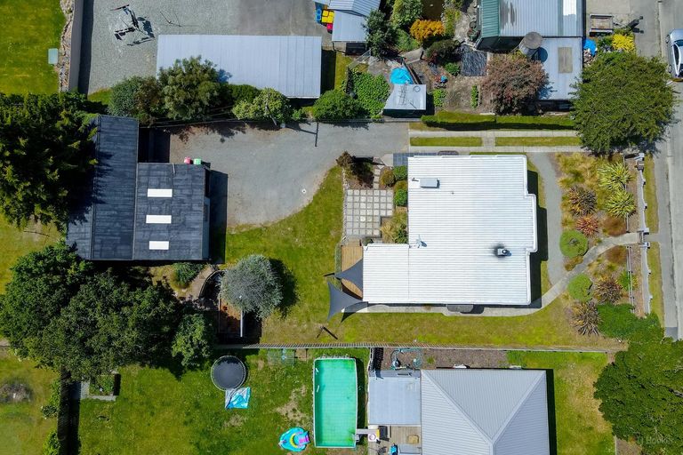 Photo of property in 25 Main Road, Pleasant Point, 7903