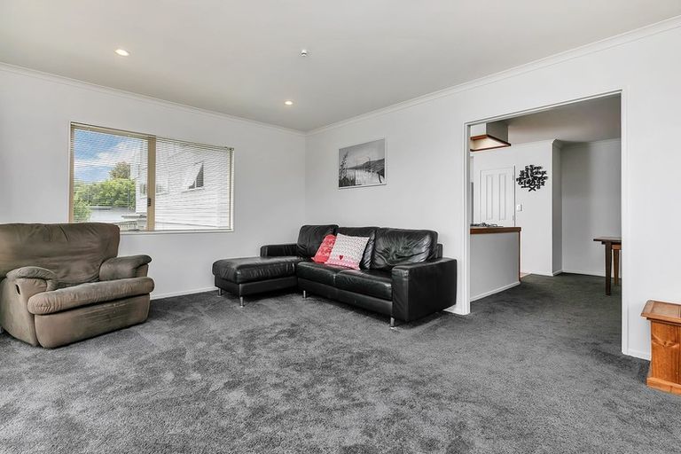 Photo of property in 2/108 Awaruku Road, Torbay, Auckland, 0630