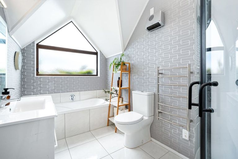 Photo of property in 15 Mercury Way, Whitby, Porirua, 5024