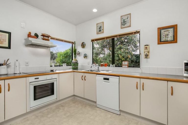 Photo of property in 10 Carnmore Place, Torbay, Auckland, 0630