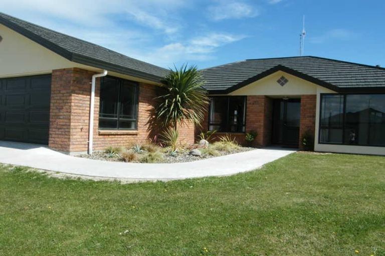 Photo of property in 2 Branigan Parade, Kelvin Grove, Palmerston North, 4414