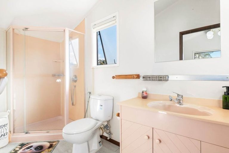 Photo of property in 17 Palliser Lane, Browns Bay, Auckland, 0630