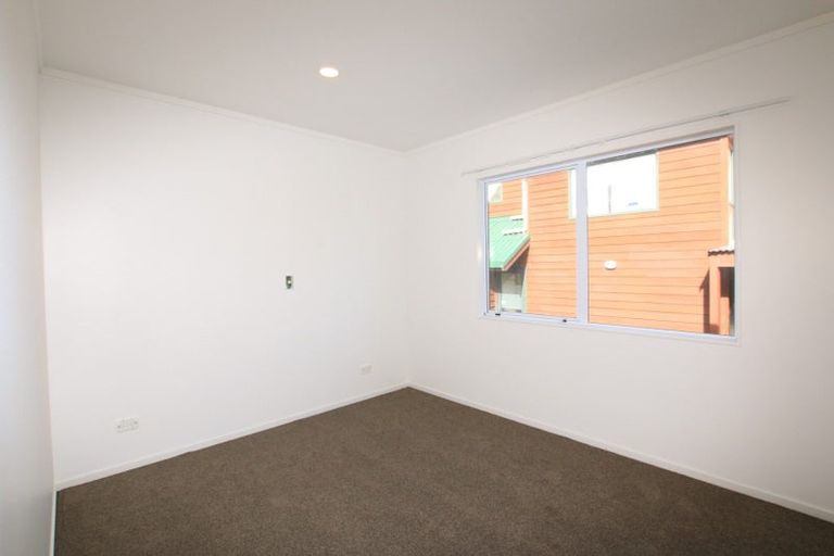 Photo of property in 306 Sunset Road, Windsor Park, Auckland, 0632