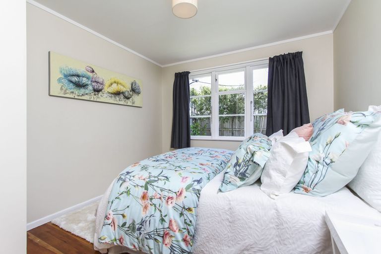 Photo of property in 182 Waimumu Road, Massey, Auckland, 0614