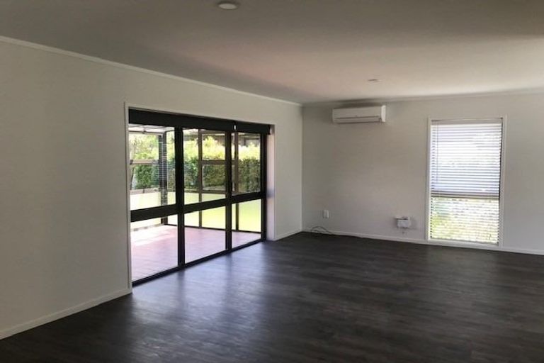 Photo of property in 5 Brockton Avenue, Conifer Grove, Takanini, 2112