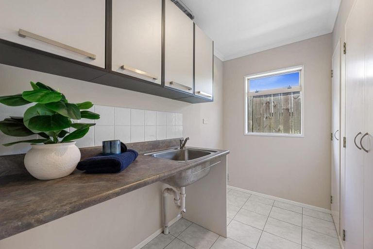 Photo of property in 11 Hinton Place, Pyes Pa, Tauranga, 3112