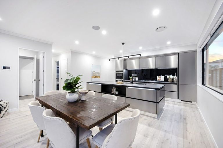 Photo of property in 10 Kina Place, Long Bay, Auckland, 0630