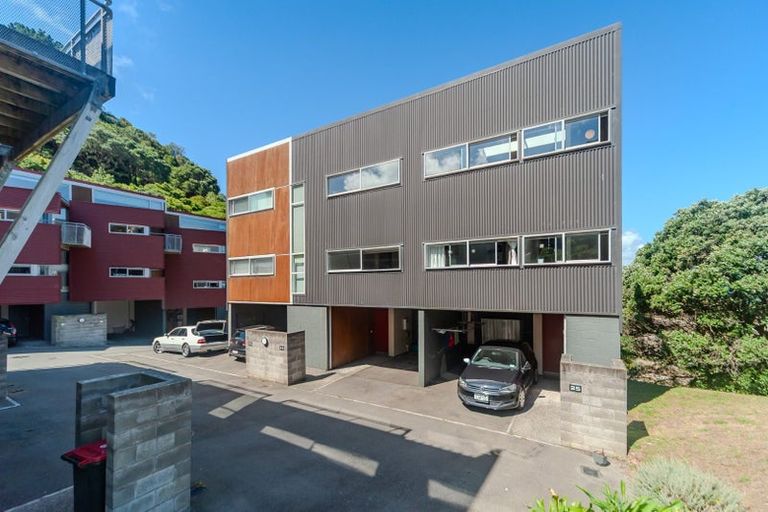 Photo of property in 24/2 Onslow Road, Khandallah, Wellington, 6035