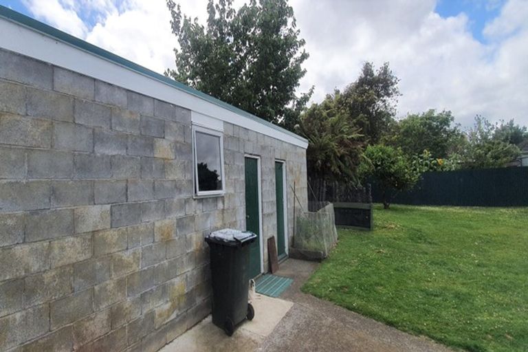 Photo of property in 24 Brassey Street, Waverley, 4510