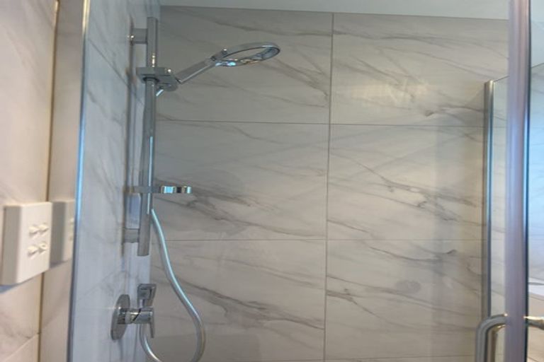 Photo of property in 1a Benchmark Drive, Massey, Auckland, 0614