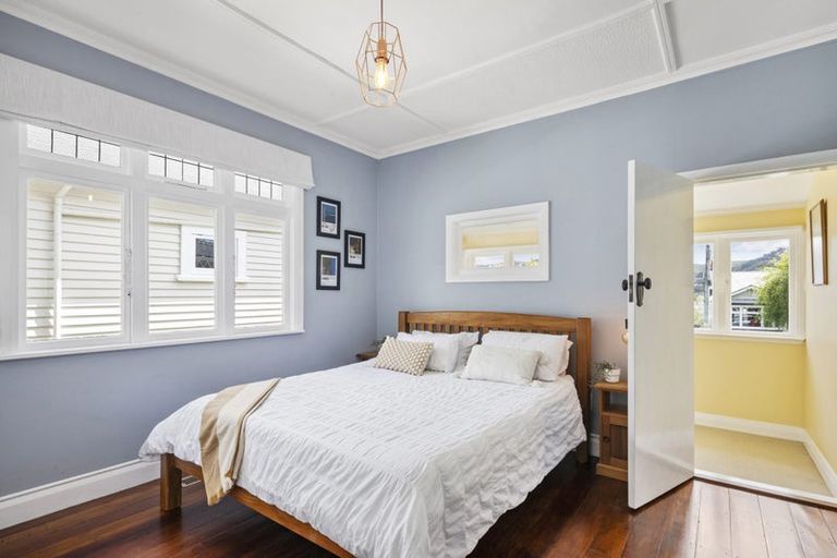 Photo of property in 17 Firth Terrace, Karori, Wellington, 6012