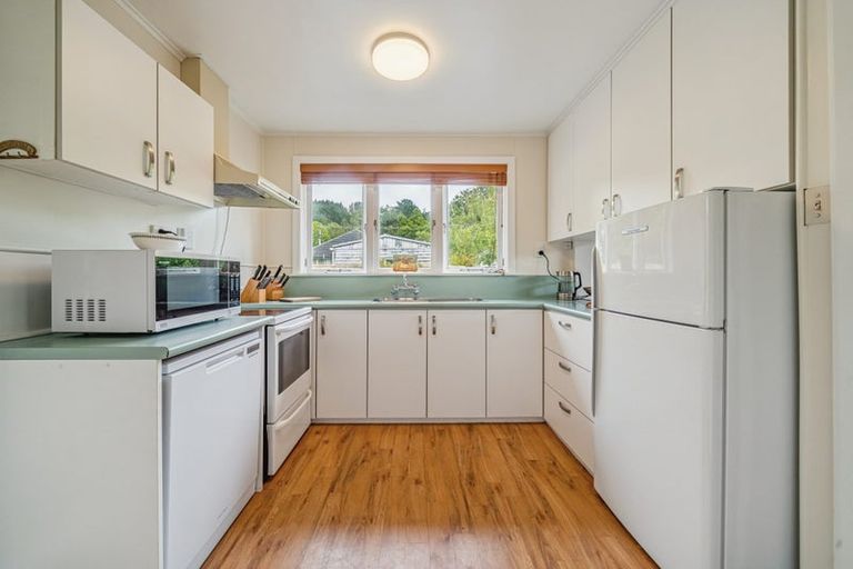 Photo of property in 4 Birch Grove, Pinehaven, Upper Hutt, 5019