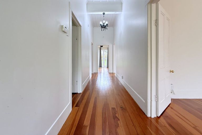 Photo of property in 44 Lynwood Road, New Lynn, Auckland, 0600