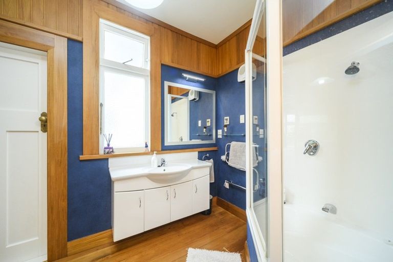 Photo of property in 16 Manapouri Crescent, Hokowhitu, Palmerston North, 4410