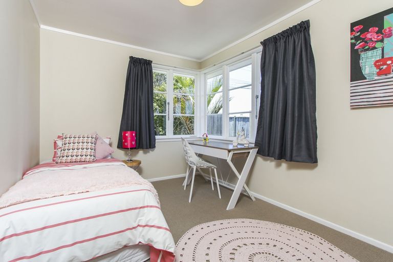 Photo of property in 182 Waimumu Road, Massey, Auckland, 0614