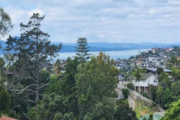 Photo of property in 1/70b Carlisle Road, Browns Bay, Auckland, 0632