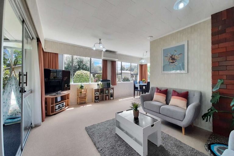 Photo of property in 27 Browning Crescent, Owhata, Rotorua, 3010