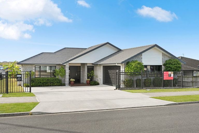 Photo of property in 8 Paiaka Place, Rototuna North, Hamilton, 3210