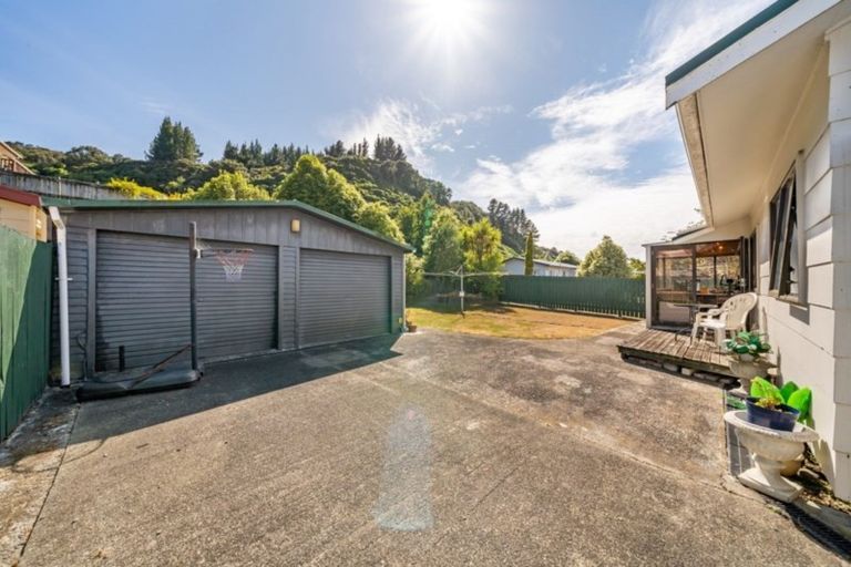 Photo of property in 6 Edmund Lomas Grove, Birchville, Upper Hutt, 5018