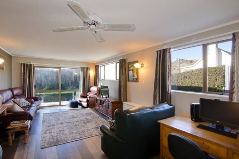 Photo of property in 85 Cheviot Street, Roxburgh, 9500