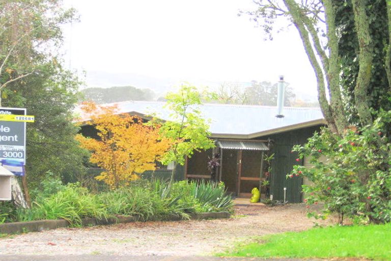 Photo of property in 25 Maori Hut Road, Red Beach, 0932
