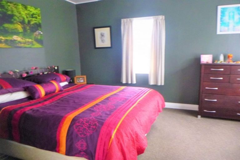 Photo of property in 5 Roebuck Street, Westport, 7825