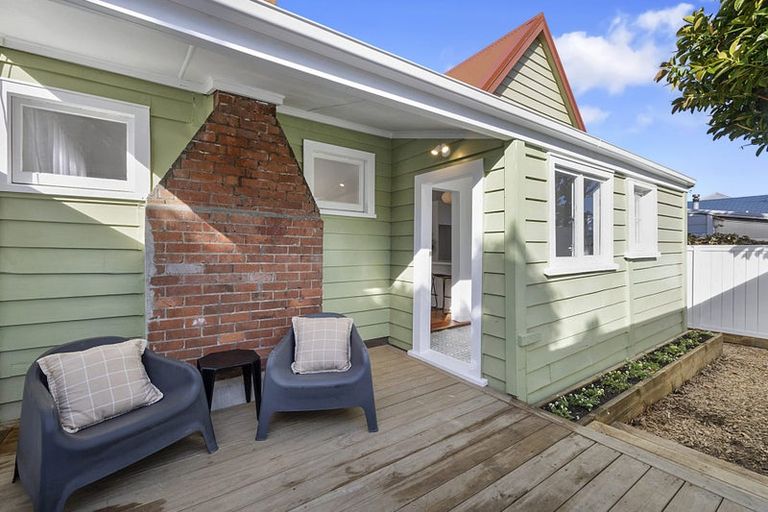 Photo of property in 42 Hine Street, New Plymouth, 4310