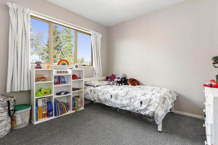 Photo of property in 14 Berkshire Terrace, Massey, Auckland, 0614