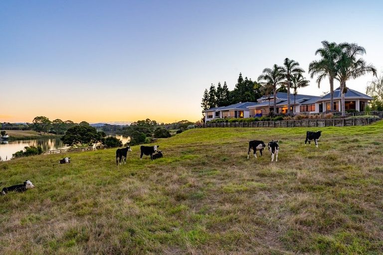 Photo of property in 111 Riverland Road, Kumeu, 0892