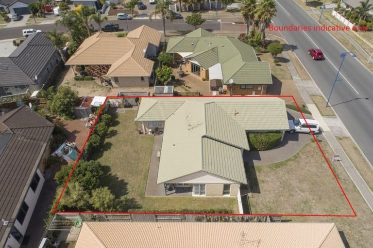 Photo of property in 65 Gravatt Road, Papamoa Beach, Papamoa, 3118