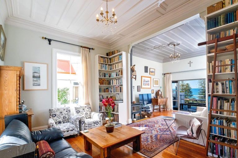 Photo of property in 1 Seaview Terrace, Bluff Hill, Napier, 4110