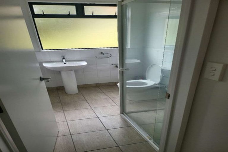 Photo of property in 20 Te Hoe Grove, Pinehill, Auckland, 0632