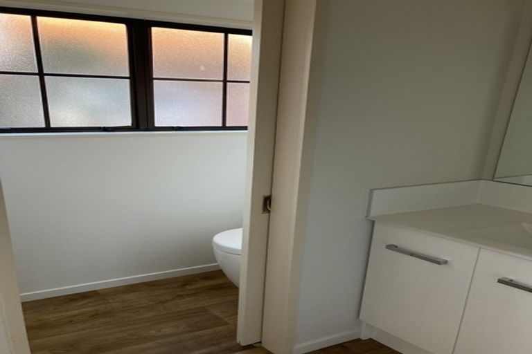 Photo of property in 136 Karori Road, Karori, Wellington, 6012