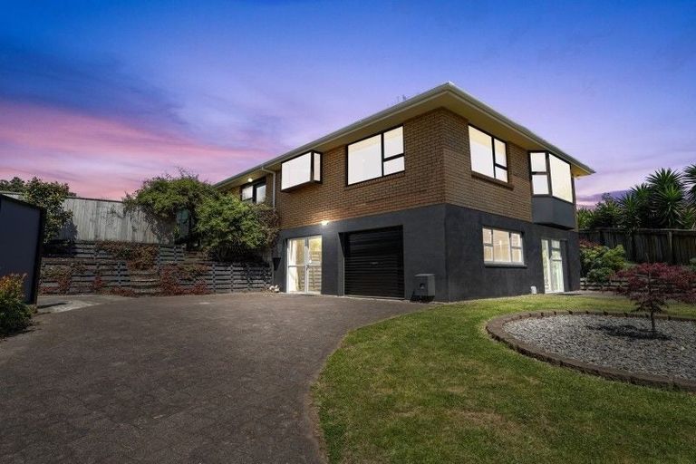 Photo of property in 5 Chilton Drive, Paraparaumu, 5032