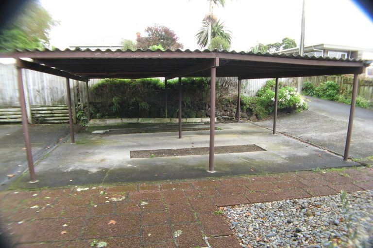 Photo of property in 1/135 Glenfield Road, Hillcrest, Auckland, 0626