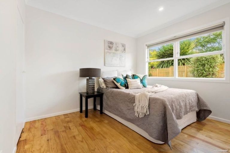 Photo of property in 14 Ocean View Road, Northcote, Auckland, 0627