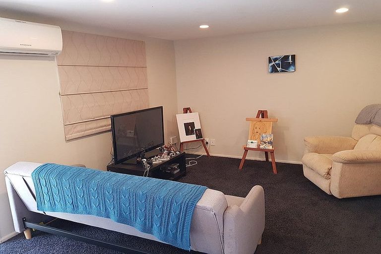 Photo of property in 53b Fendalton Crescent, Pinehaven, Upper Hutt, 5019